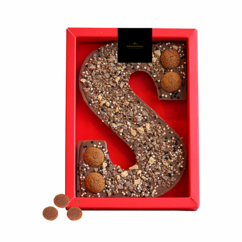 Gevulde chocoladeletter S met pepernoten
