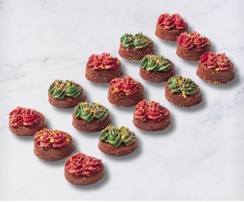 Mini Christmas red velvet cakes (15 pieces)