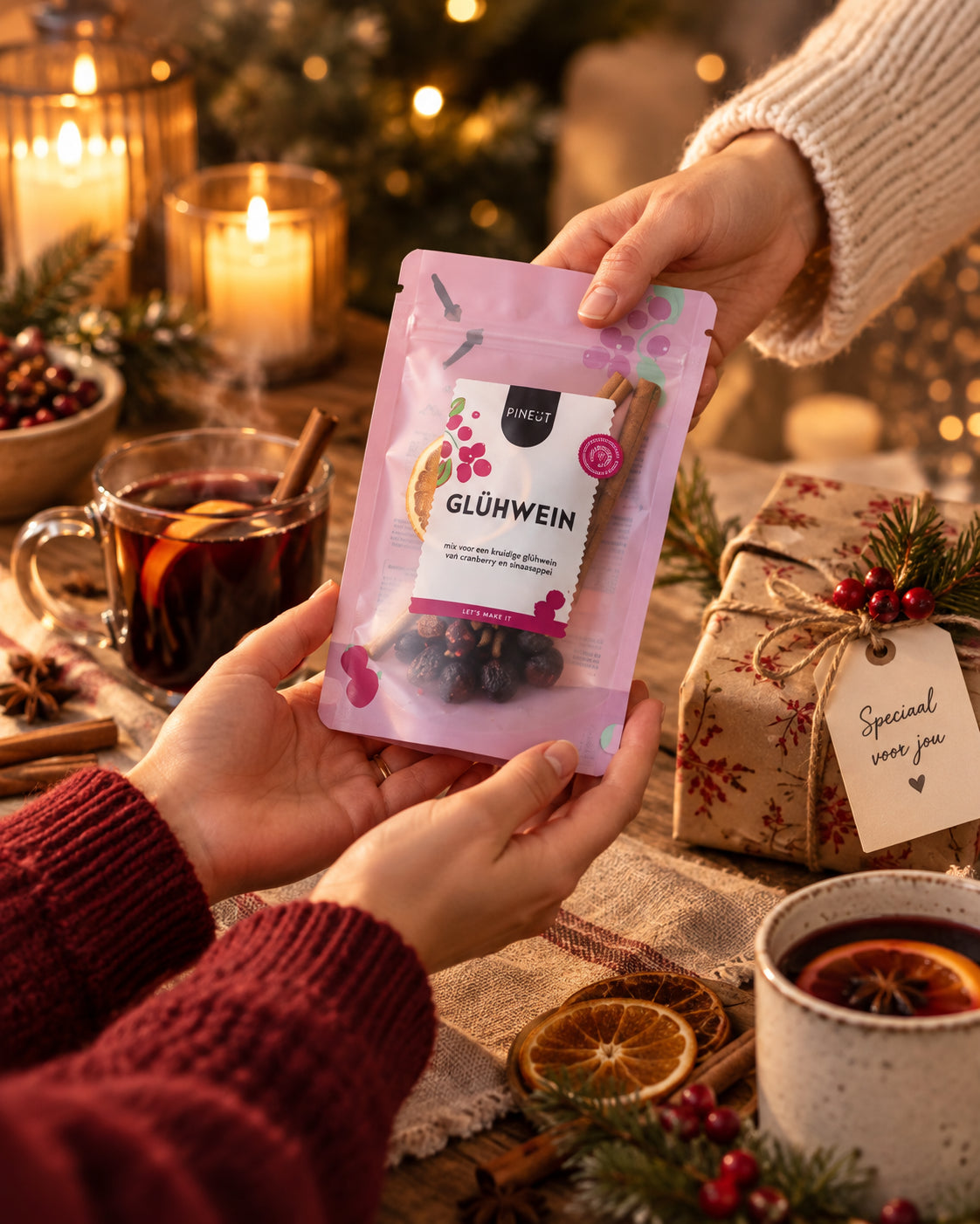 Glühwein pouchbag BIO als cadeau tijdens een persoonlijk overhandigingsmoment