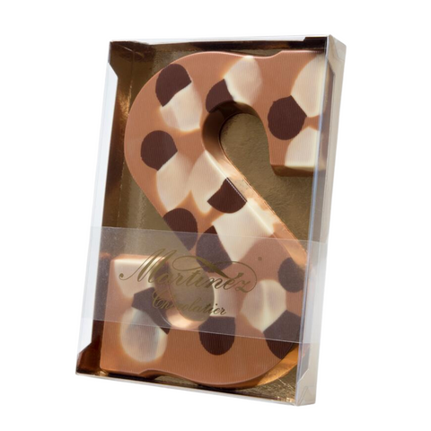 Chocoladeletter S van melkchocolade met praline