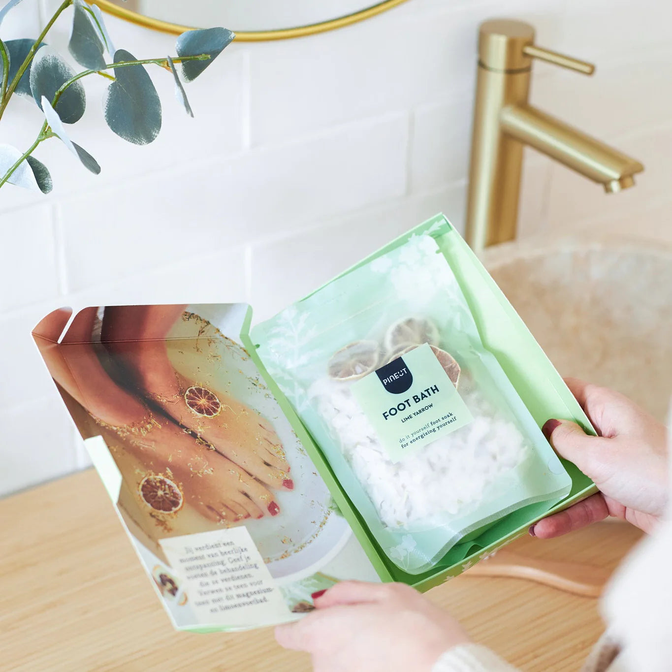 Droom Pineut Brievenbuscadeau Voetjes omhoog! Voetenbadje