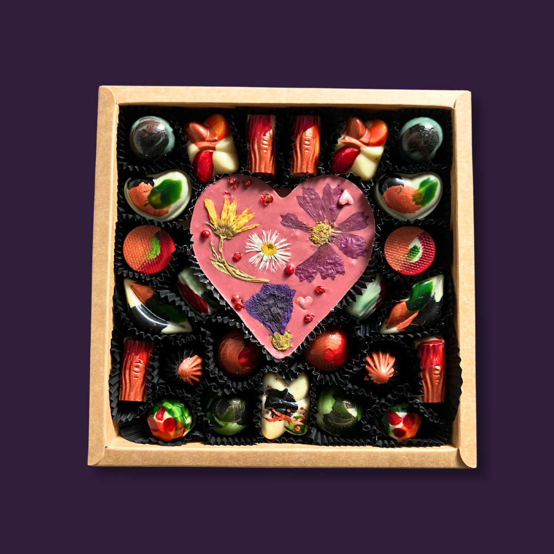 Bonbons Combi Super Large met handgemaakte bonbons en bloemenhart