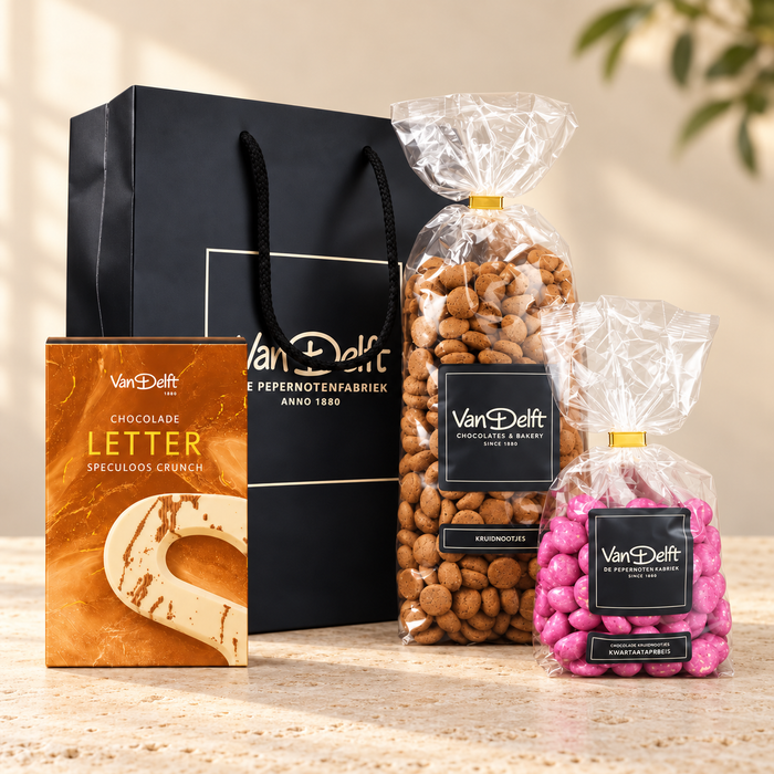 Cadeauset Dream met letter, kruidnoten en kwark kers