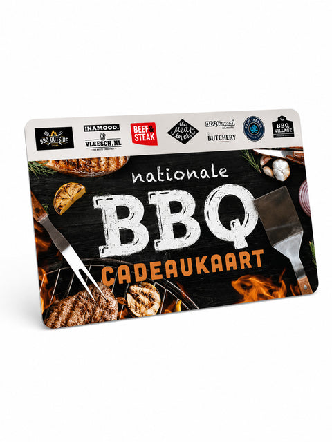 BBQ Cadeaukaart afbeelding met logo's van leveranciers en vleesbereidingen, ideaal voor barbecue liefhebbers.