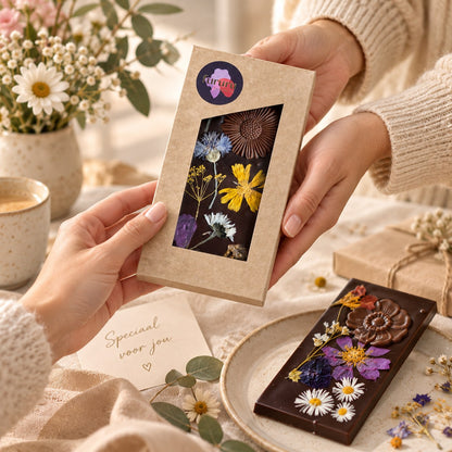 Luxe Fairtrade pure chocolade met biologische eetbare bloemen van Wagemakers