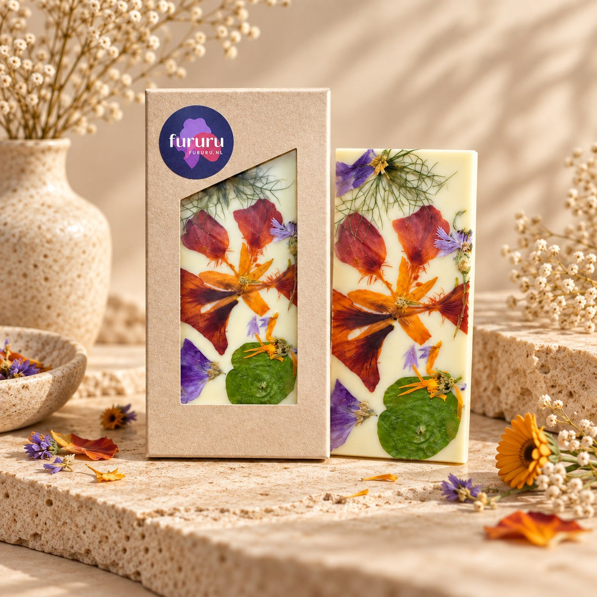 Luxe Bloemenreep Wit met eetbare bloemen als origineel chocolade cadeau van Wagemakers