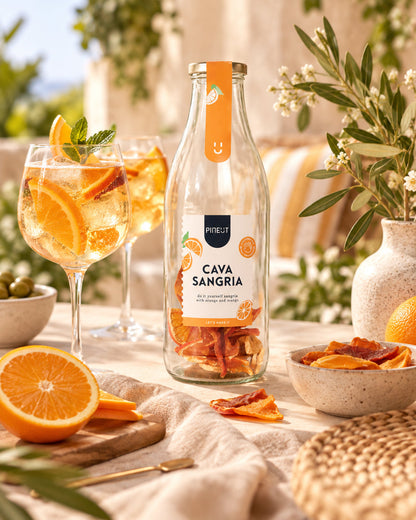 Sfeerbeeld van Cava Sangria BIO met warme styling en passende ingrediënten