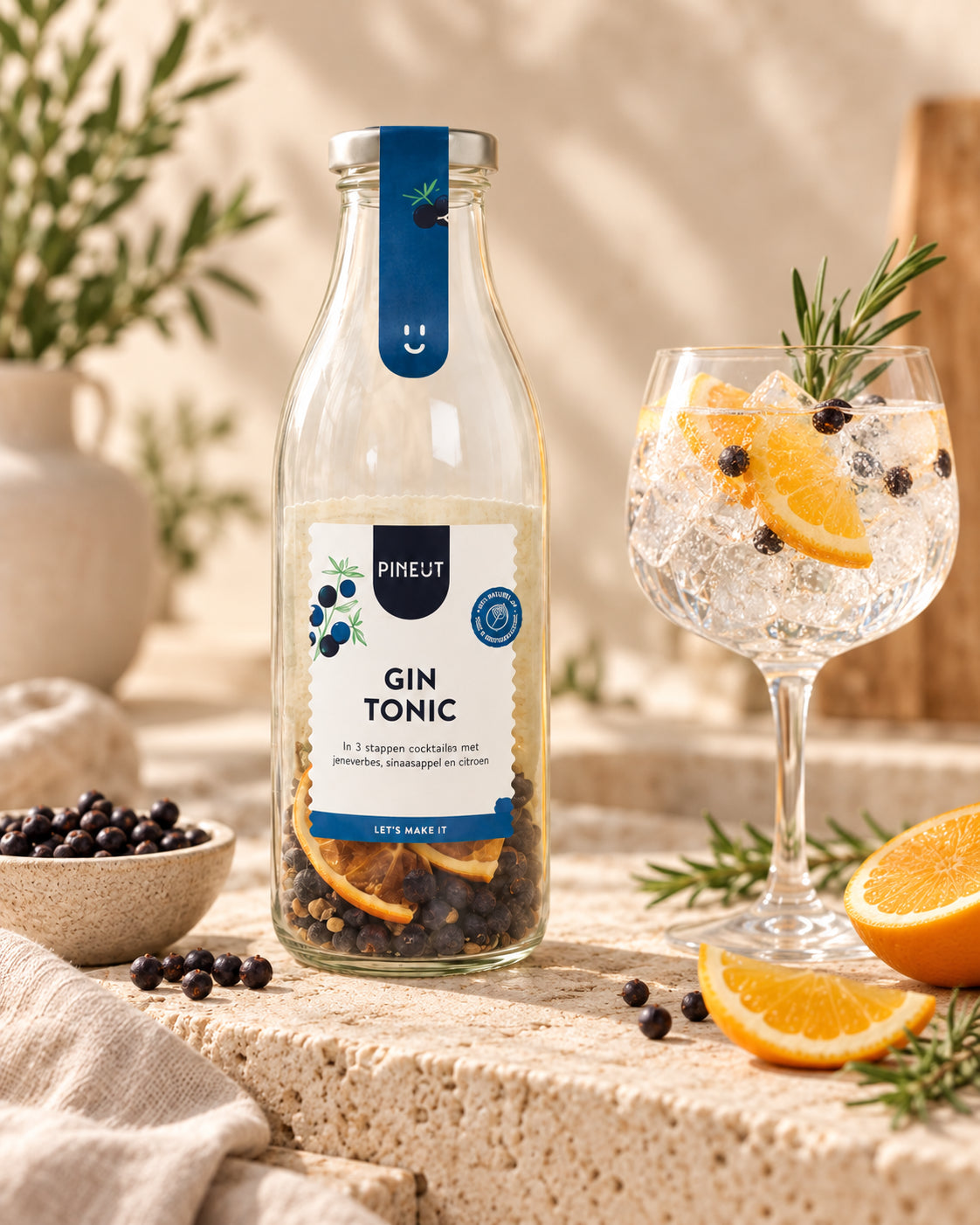 Sfeerbeeld van Cocktail Gin Tonic Cocktail maken karaf BIO met warme styling en passende ingrediënten