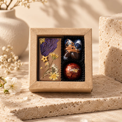 Combidoosje Mini met bloemenreep en handgemaakte bonbons als chocolade cadeau