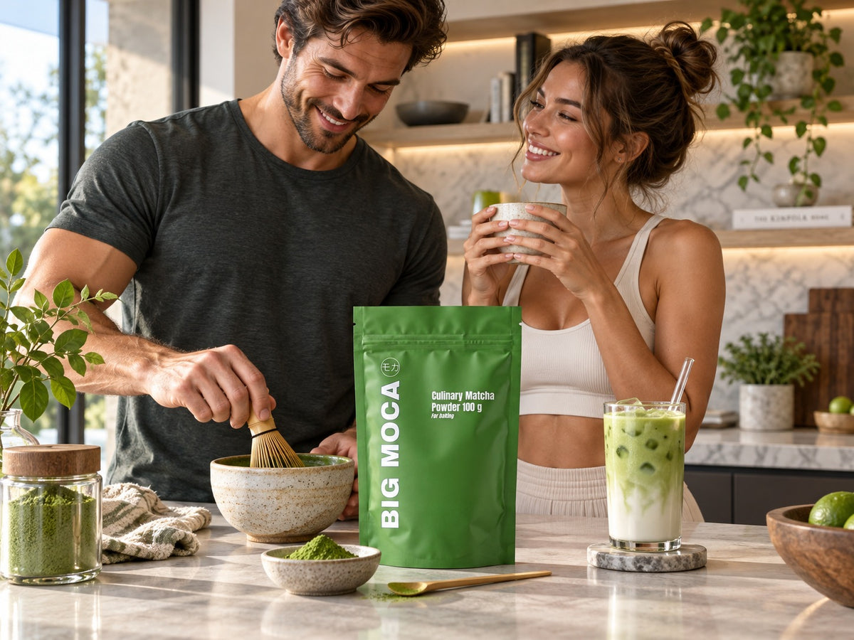 BIG MOCA Culinary Matcha 100g in luxe moderne keuken met fitte man en vrouw