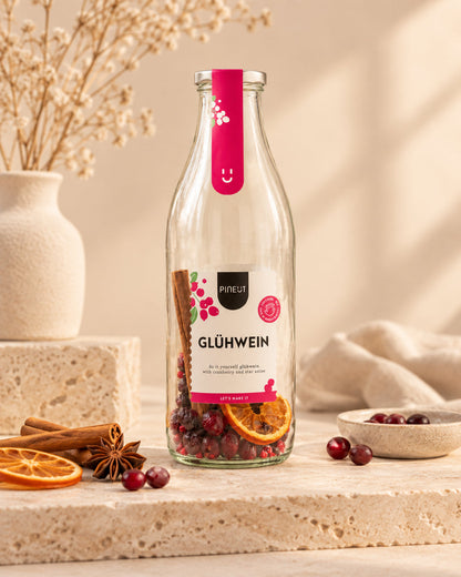 Glühwein BIO origineel winter cadeau op rustige sfeervolle productachtergrond
