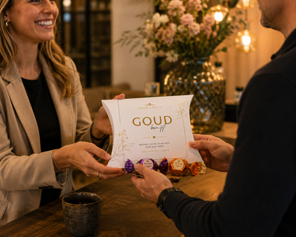 Overhandiging van Goud ben jij toffeecadeau aan een leraar