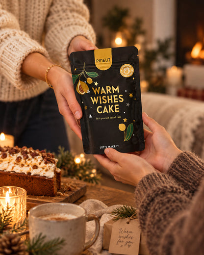 Holiday Special Warm Wishes Cake als cadeau tijdens een persoonlijk overhandigingsmoment