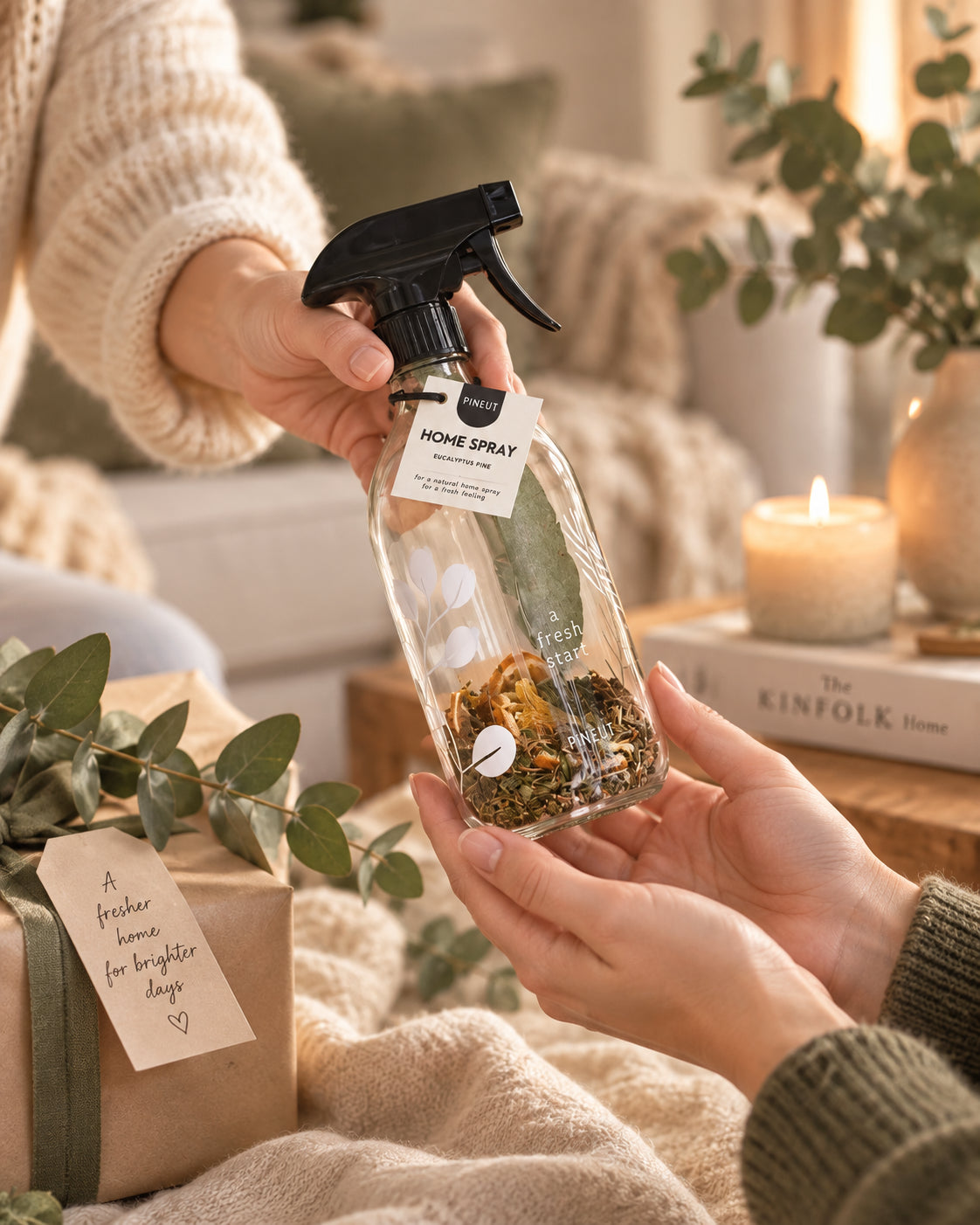Home Spray Eucalyptus Pine als cadeau tijdens een persoonlijk overhandigingsmoment