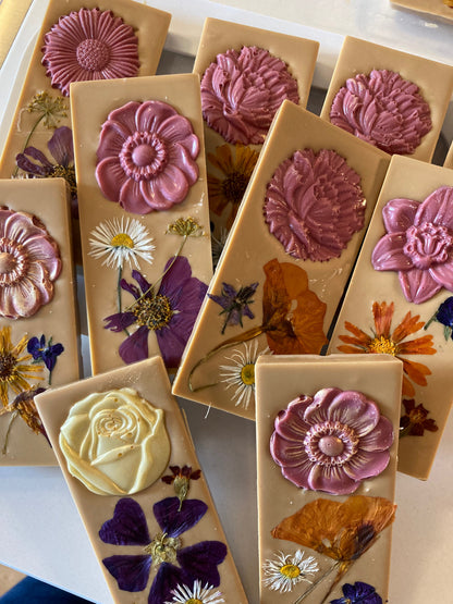 Kleine luxe bloemenreep van chocolade