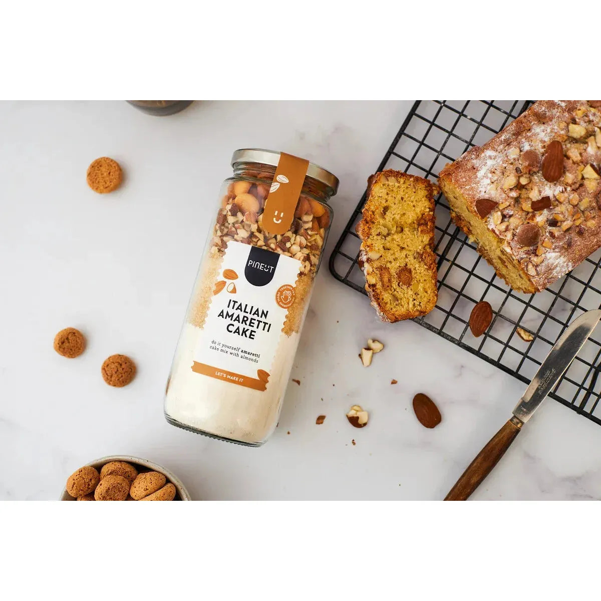 Italian Amaretti cake + Cadeaudoosje