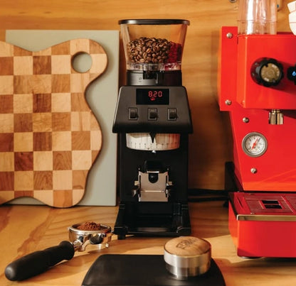 La Marzocco Pico koffiemolen in een stijlvolle koffieopstelling