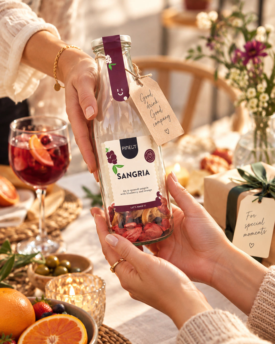 Sangria maken BIO Cocktailfles Zomerse DIY-sangria als cadeau tijdens een persoonlijk overhandigingsmoment