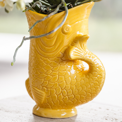 Mediterranean Sunset plantenpakket in een gele keramieken visvormige pot met planten.