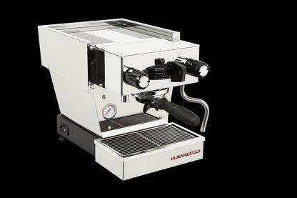 La Marzocco Linea Micra RVS espressomachine, driekwart vooraanzicht