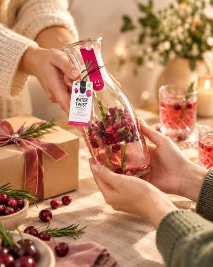 Watertwist Cranberry, Kers & Rozemarijn BIO als cadeau tijdens een persoonlijk overhandigingsmoment