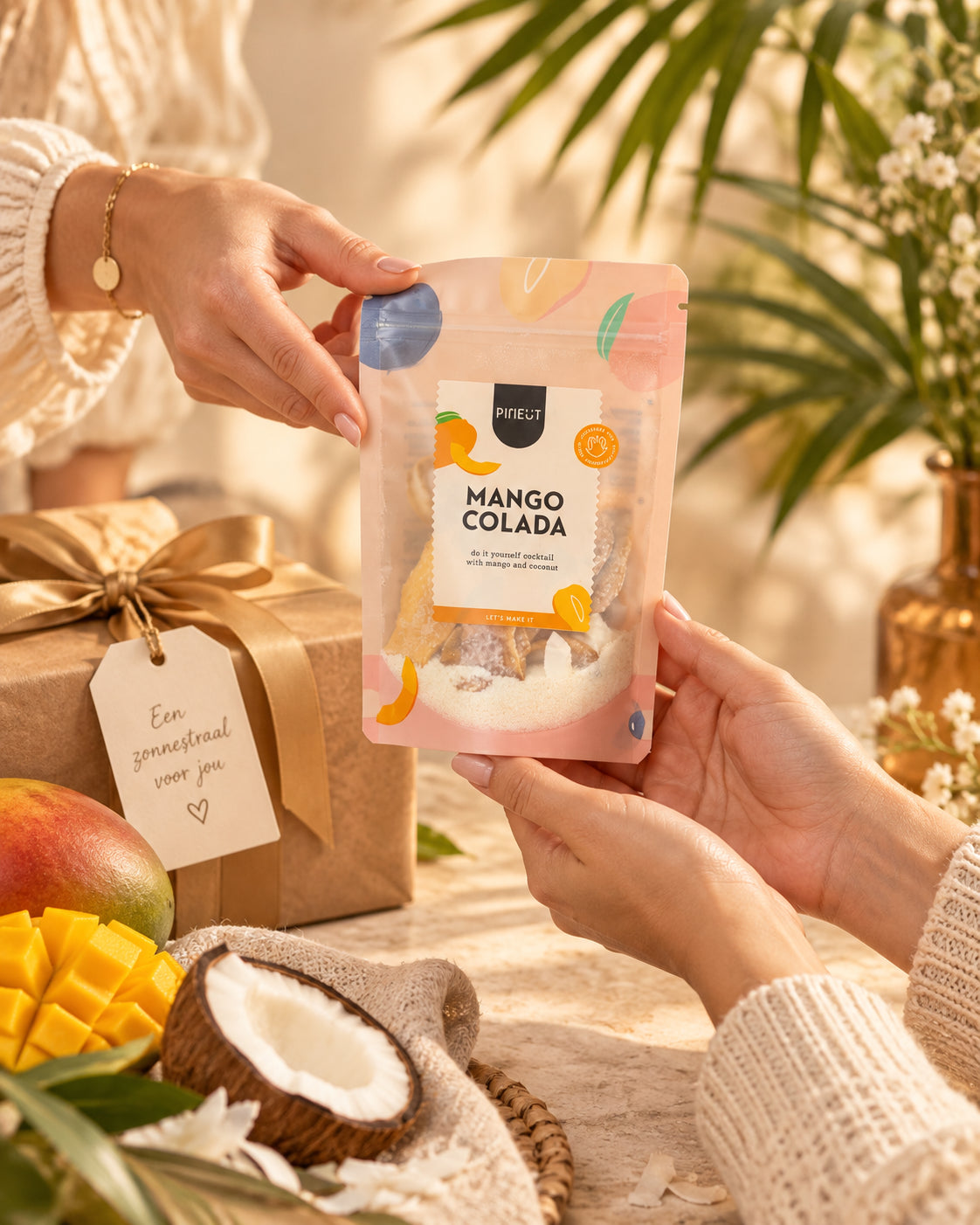 Zomerdrankje pouchbag Mango Colada BIO als cadeau tijdens een persoonlijk overhandigingsmoment